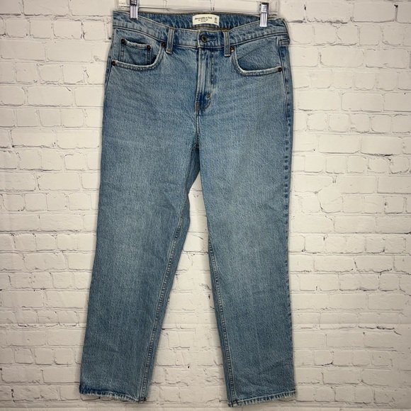 Abercrombie and Fitch Mid Rise 90s Straight Jean - Picture 1 of 4